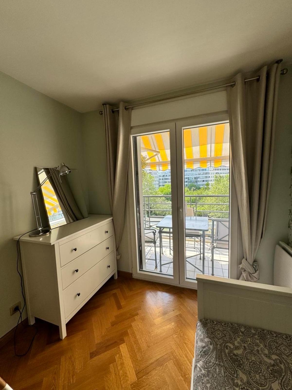 Vue Sur Tour Eiffel Apartment